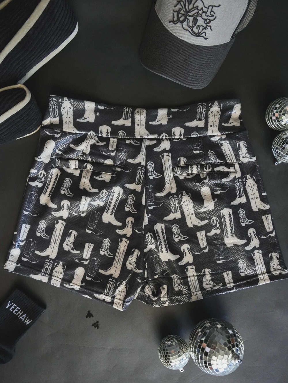 Bootiful Shorts - Picture 5 of 6